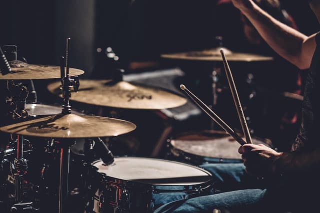 Electronic or Acoustic Drums: Which One Is Right for You?
